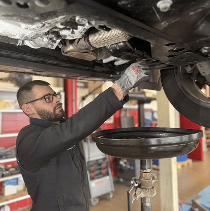 Kévin qui fait une vidange