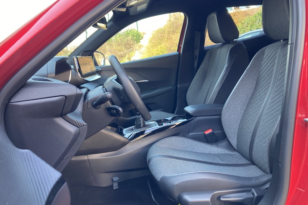 Peugeot 2008 PureTech 100 S&S BVM6 Allure