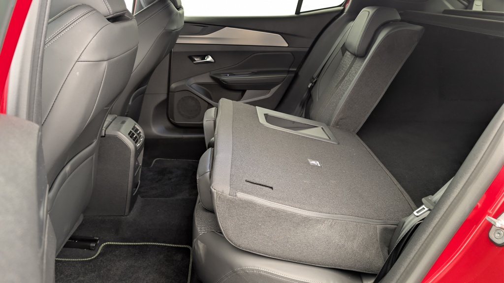 Peugeot 408 Hybrid 145 e-DCS6 GT