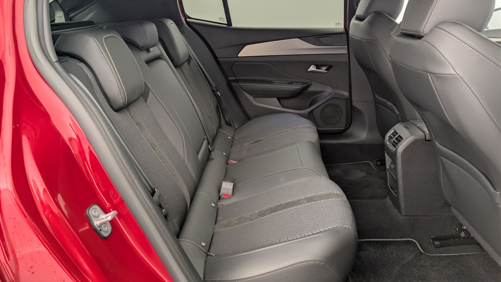 Peugeot 408 Hybrid 145 e-DCS6 GT