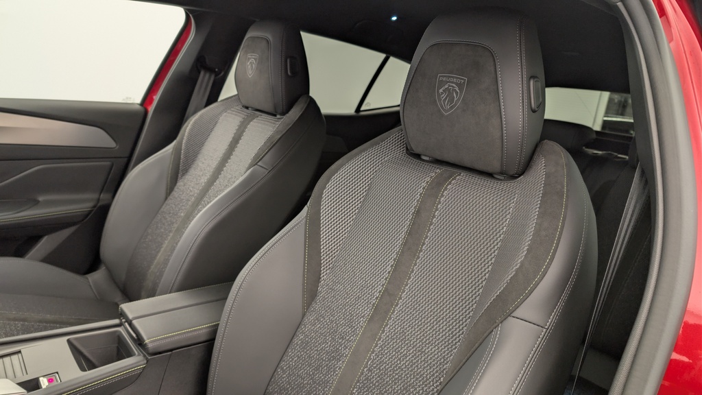 Peugeot 408 Hybrid 145 e-DCS6 GT