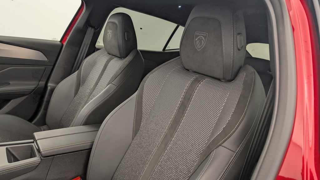 Peugeot 408 Hybrid 145 e-DCS6 GT
