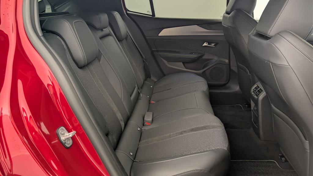 Peugeot 408 Hybrid 145 e-DCS6 GT