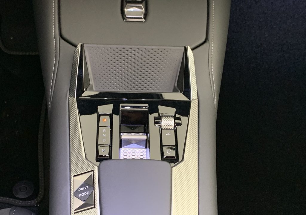 Ds N°4 Hybride 145 e-DCT6 Etoile – Alcantara