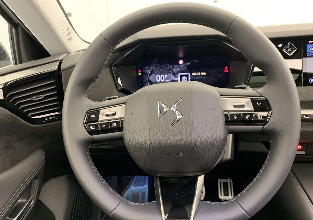 Ds N°4 Hybride 145 e-DCT6 Etoile – Alcantara