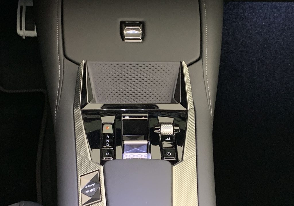 Ds N°4 Hybride 145 e-DCT6 Etoile – Alcantara