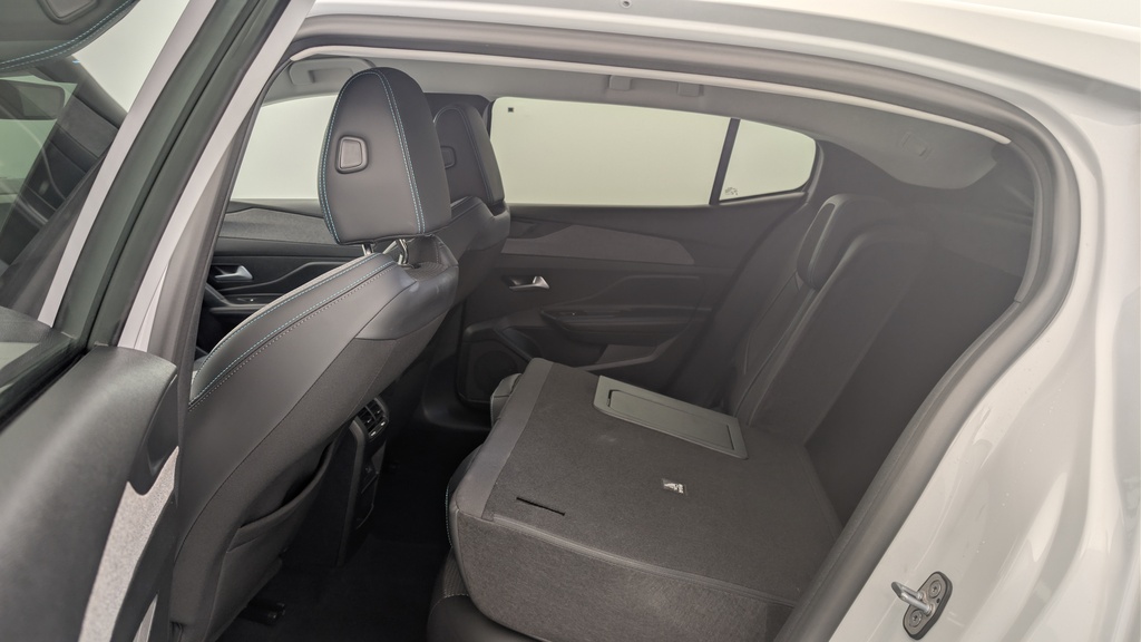 Peugeot 408 Hybrid 136 e-DCS6 Allure