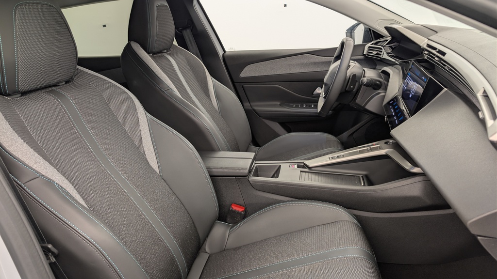 Peugeot 408 Hybrid 136 e-DCS6 Allure
