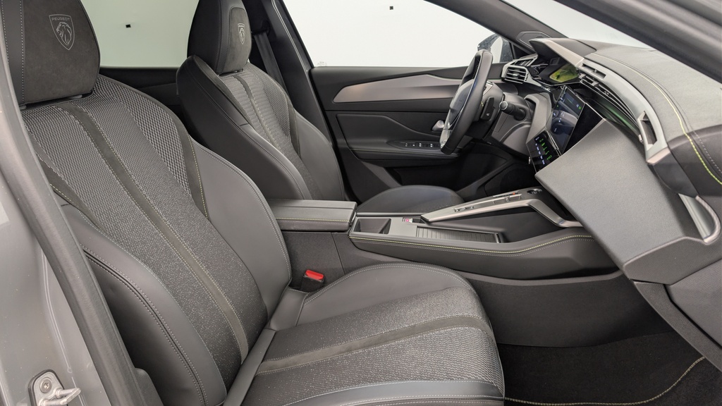 Peugeot 408 Hybrid 145 e-DCS6 GT