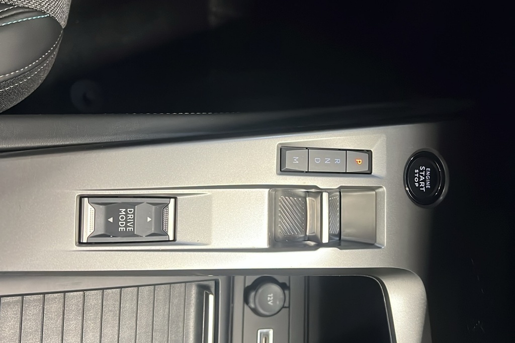 Peugeot 408 Hybrid 136 e-DCS6 Allure