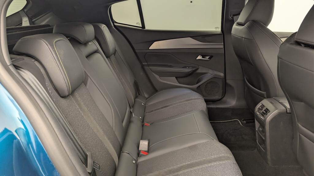Peugeot 408 Hybrid 145 e-DCS6 GT