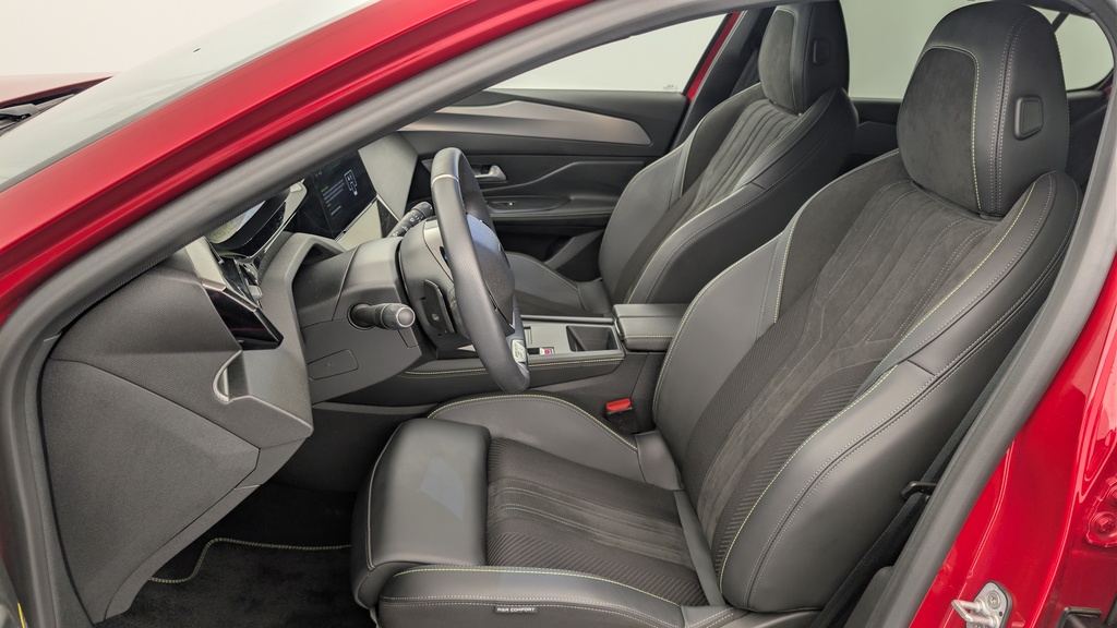 Peugeot 408 Hybrid 145 e-DCS6 GT