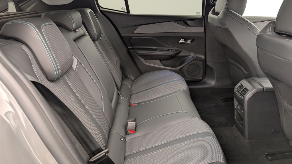 Peugeot 408 Hybrid 136 e-DCS6 Allure