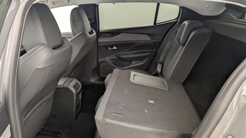 Peugeot 408 Hybrid 136 e-DCS6 Allure