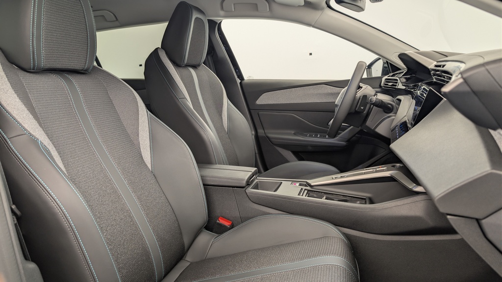 Peugeot 408 Hybrid 136 e-DCS6 Allure