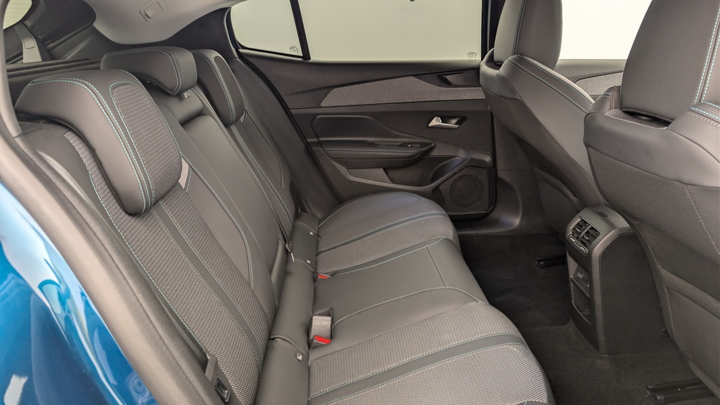Peugeot 408 Hybrid 136 e-DCS6 Allure