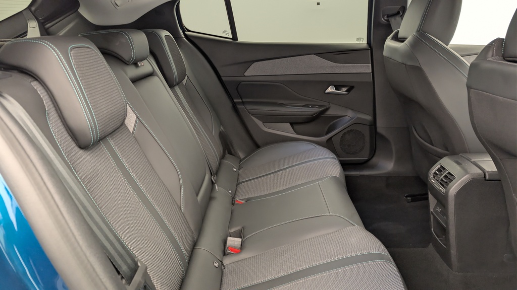 Peugeot 408 Hybrid 136 e-DCS6 Allure