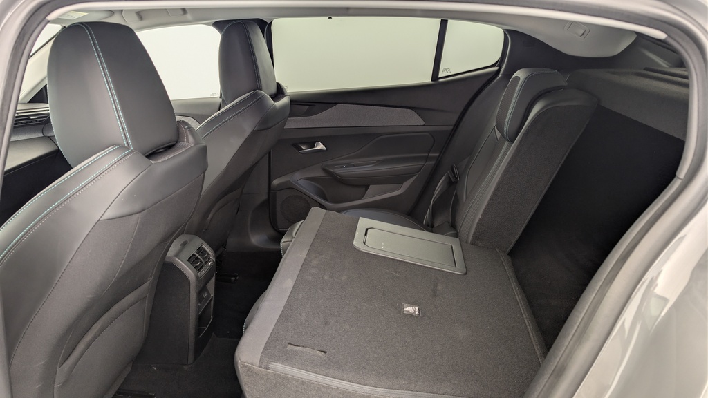Peugeot 408 Hybrid 136 e-DCS6 Allure