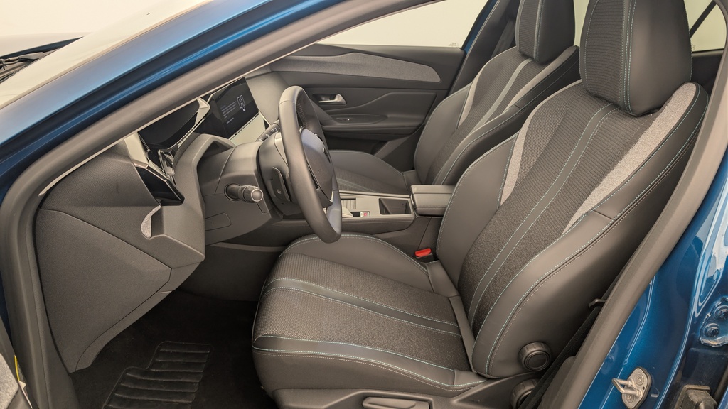 Peugeot 408 Hybrid 136 e-DCS6 Allure