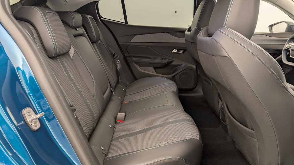 Peugeot 408 Hybrid 136 e-DCS6 Allure