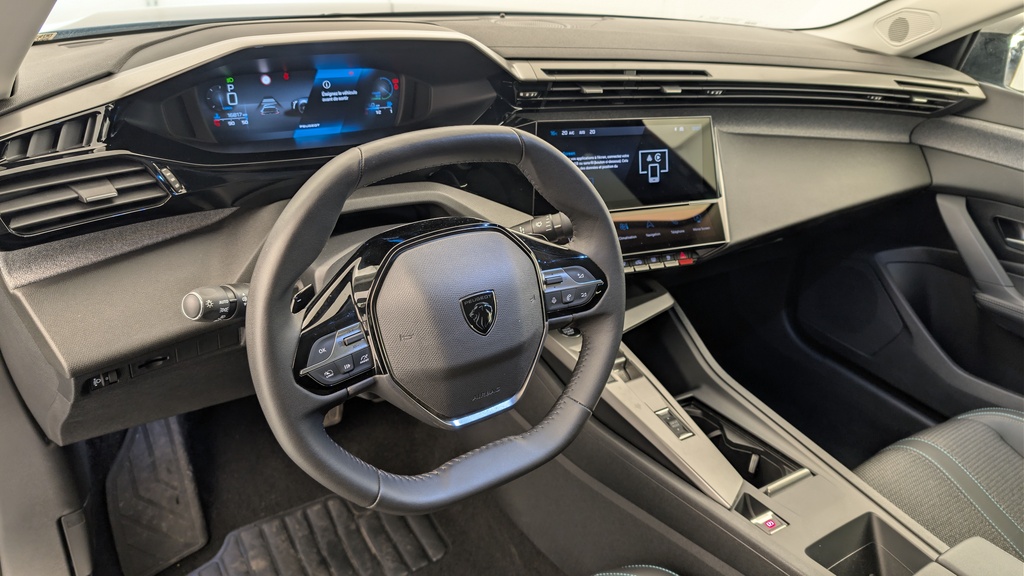 Peugeot 408 Hybrid 136 e-DCS6 Allure