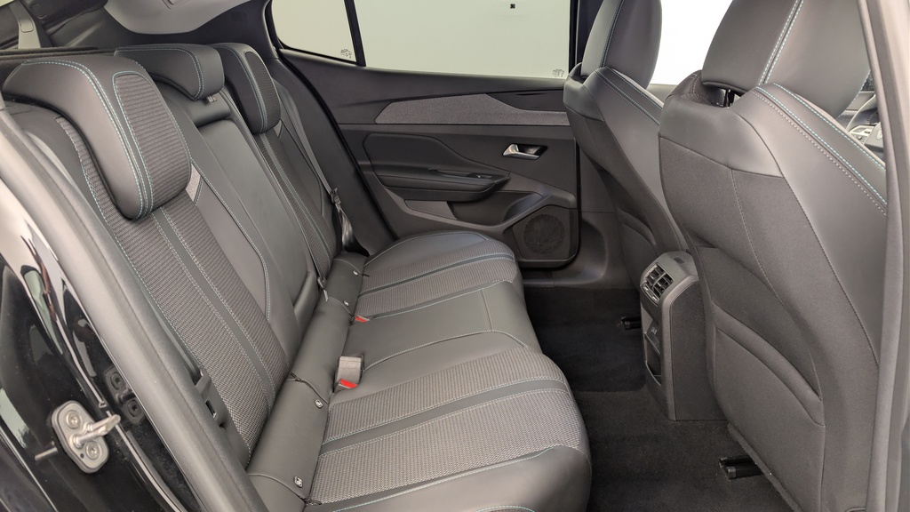 Peugeot 408 Hybrid 136 e-DCS6 Allure