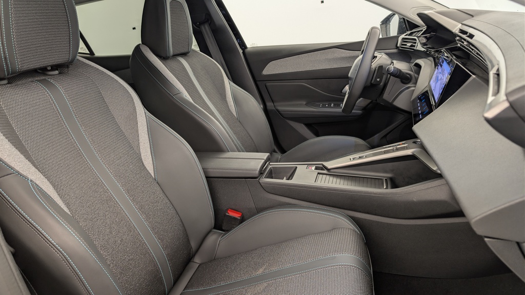 Peugeot 408 Hybrid 136 e-DCS6 Allure