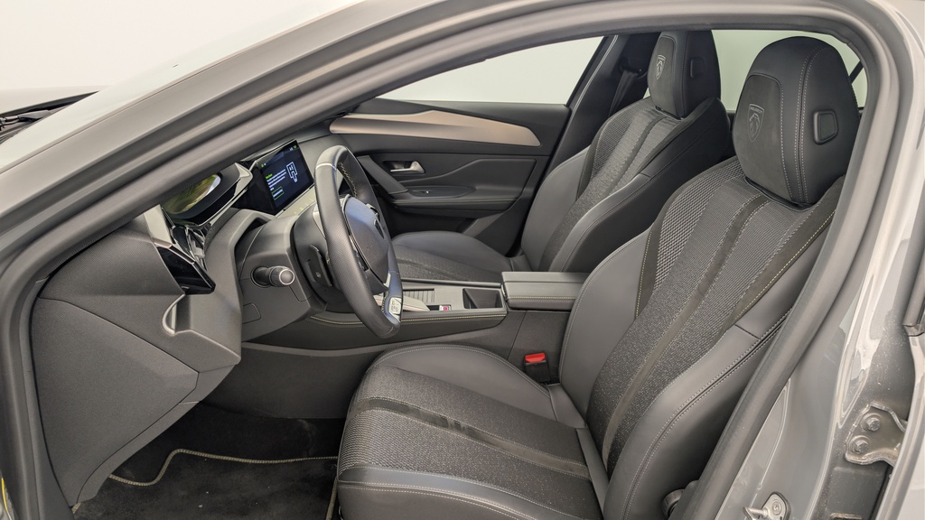 Peugeot 408 Hybrid 145 e-DCS6 GT