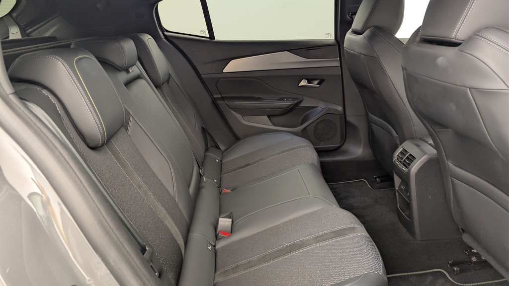 Peugeot 408 Hybrid 145 e-DCS6 GT