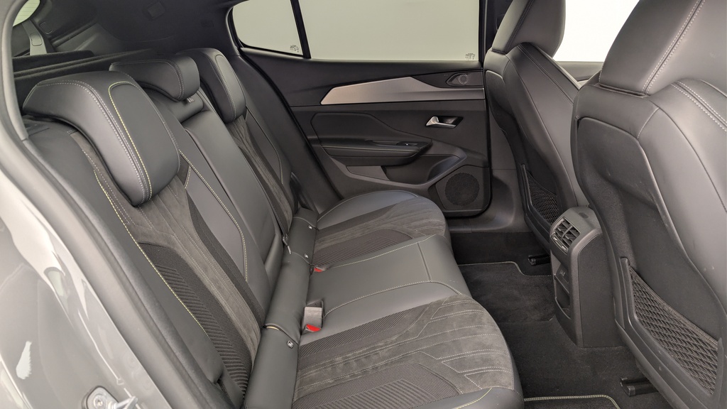 Peugeot 408 Hybrid 145 e-DCS6 GT