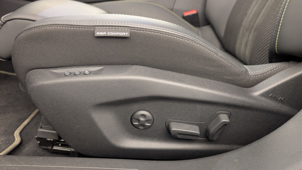 Peugeot 408 Hybrid 145 e-DCS6 GT