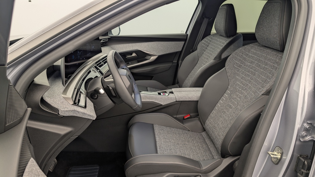 Peugeot 5008 HYBRID 145 CH E-DCS6 ALLURE