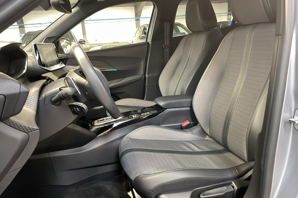 Peugeot 2008 PureTech 130 S&S EAT8 Allure