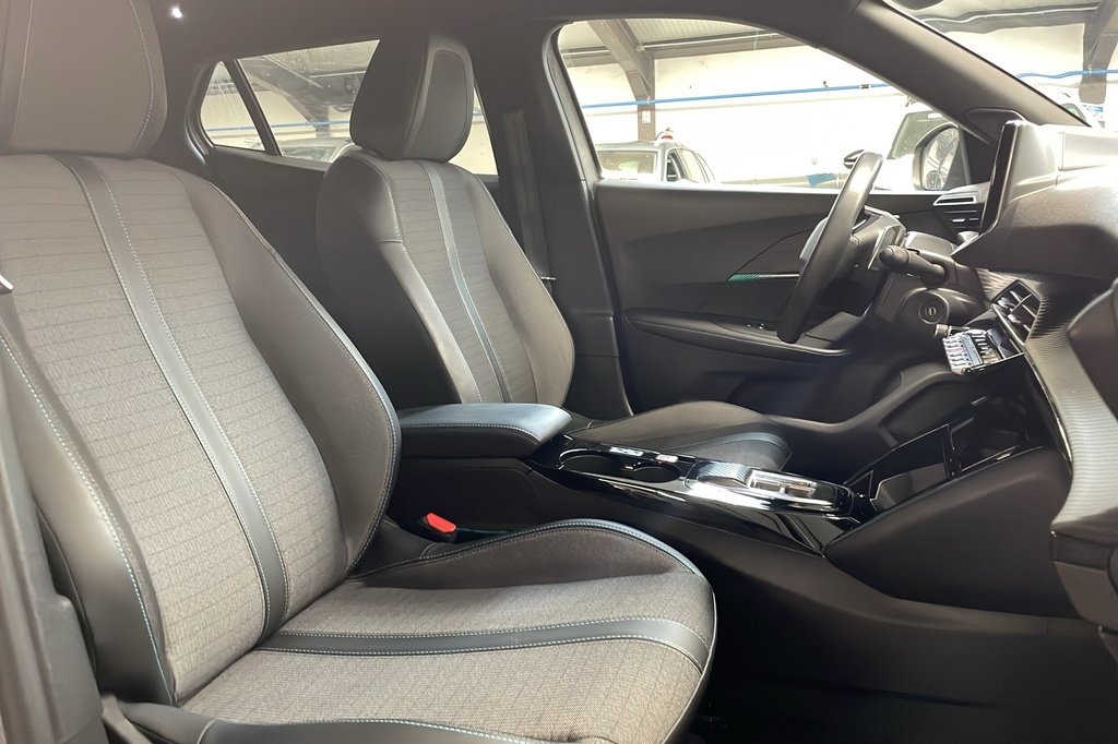 Peugeot 2008 PureTech 130 S&S EAT8 Allure