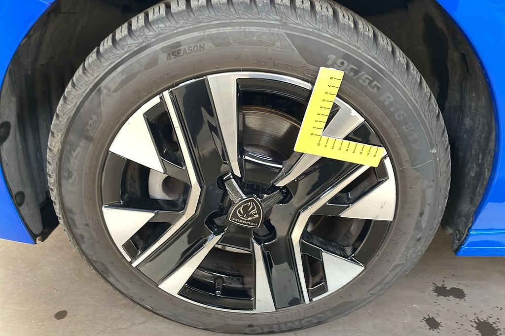 Peugeot 208 PureTech 100 S&S EAT8 Allure