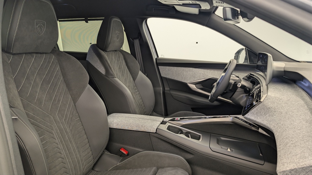 Peugeot 5008 HYBRID 145CH E-DCS6 GT