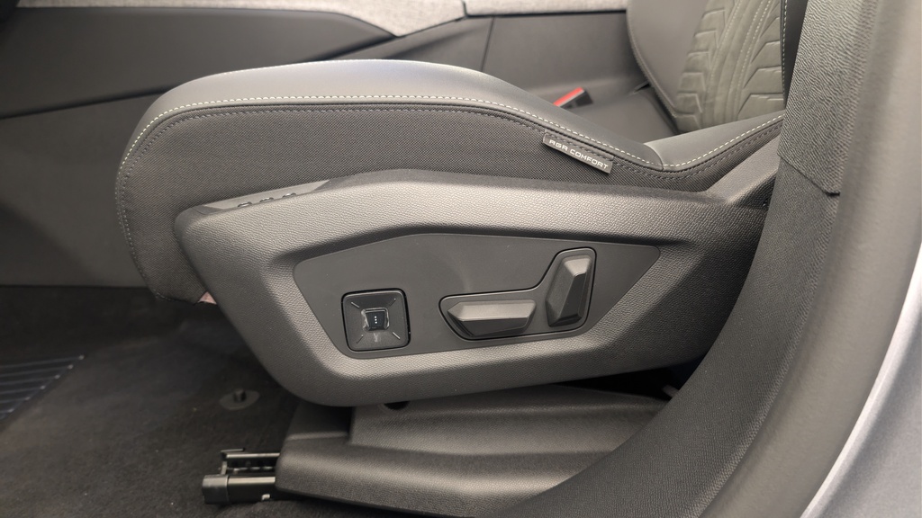 Peugeot 5008 HYBRID 145CH E-DCS6 GT