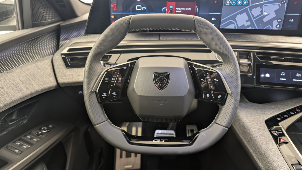 Peugeot 5008 HYBRID 145CH E-DCS6 GT
