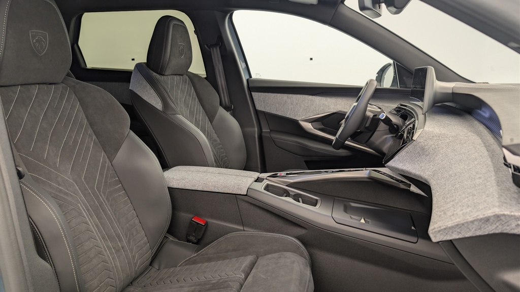Peugeot 5008 HYBRID 145CH E-DCS6 GT