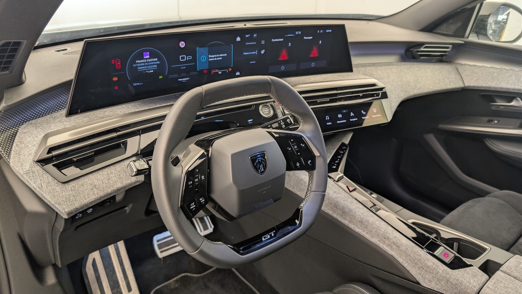 Peugeot 5008 HYBRID 145CH E-DCS6 GT