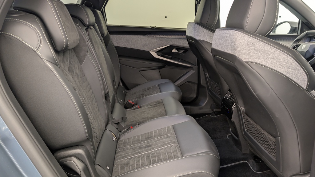 Peugeot 5008 HYBRID 145CH E-DCS6 GT