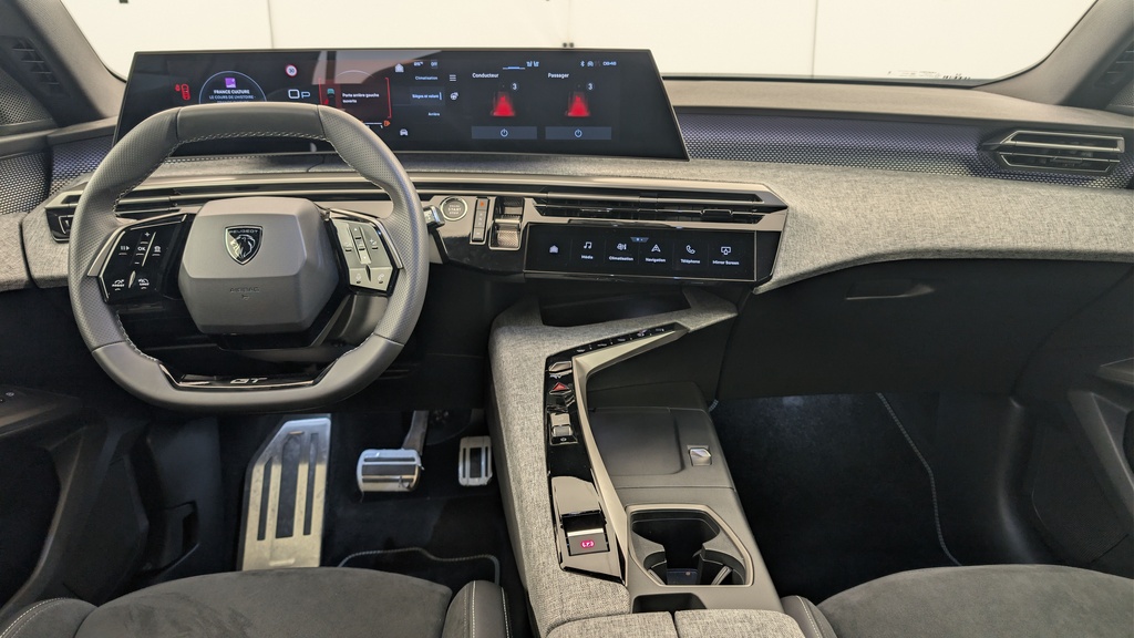 Peugeot 5008 HYBRID 145CH E-DCS6 GT