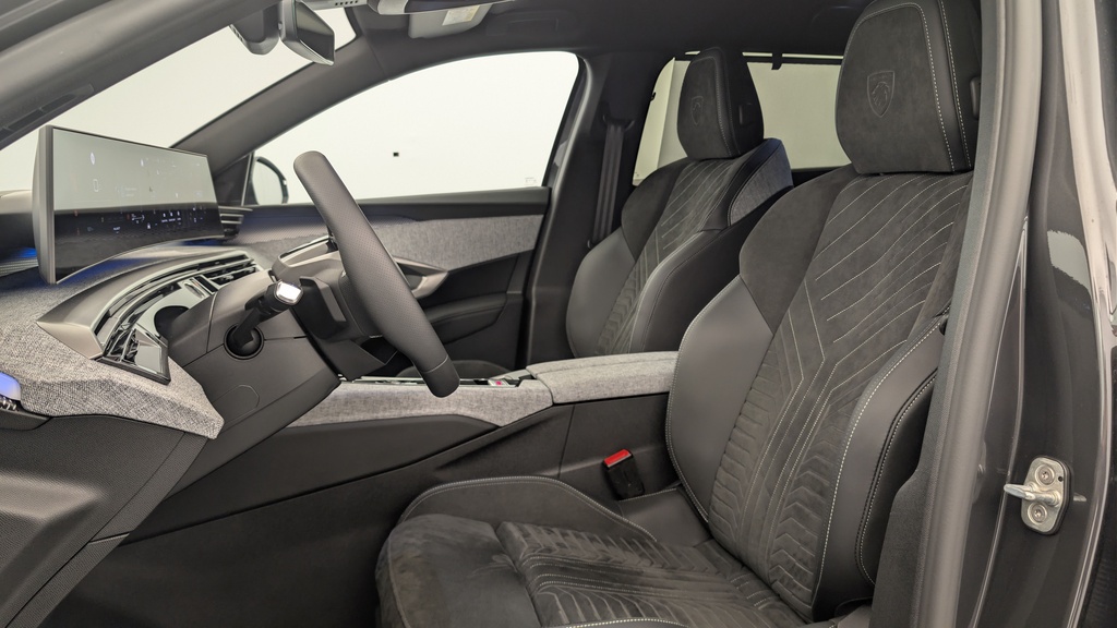Peugeot 5008 HYBRID 145CH E-DCS6 GT