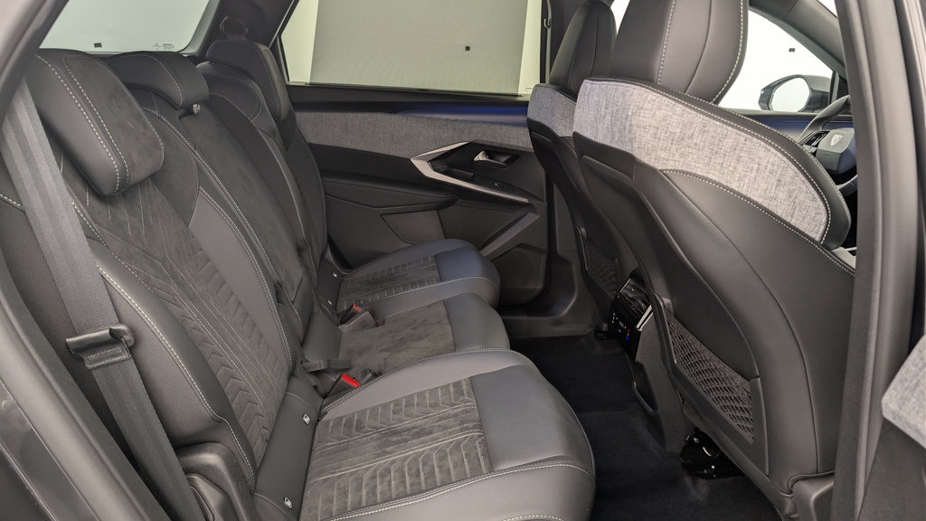 Peugeot 5008 HYBRID 145CH E-DCS6 GT