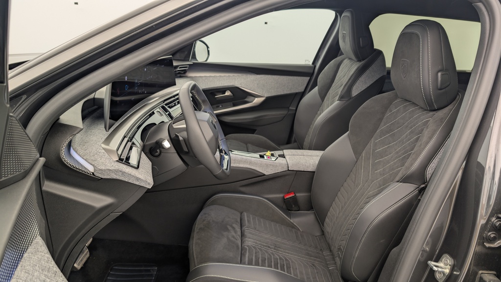 Peugeot 5008 HYBRID 145CH E-DCS6 GT
