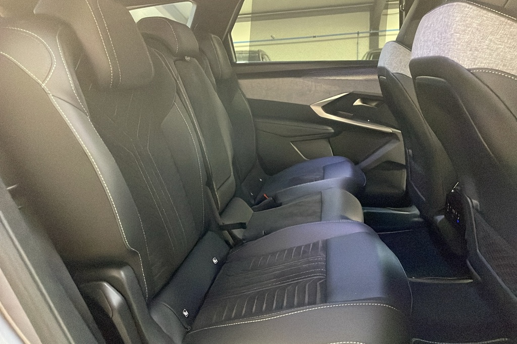 Peugeot 5008 HYBRID 145CH E-DCS6 GT