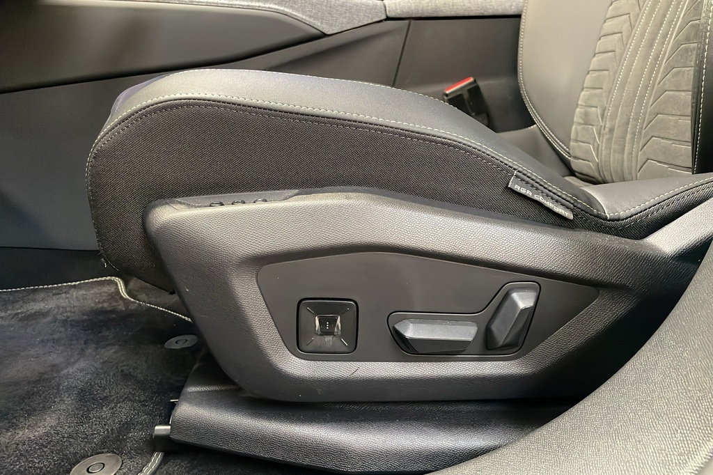 Peugeot 5008 HYBRID 145CH E-DCS6 GT