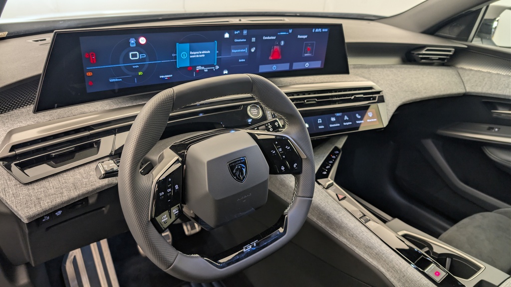 Peugeot 5008 HYBRID 145CH E-DCS6 GT