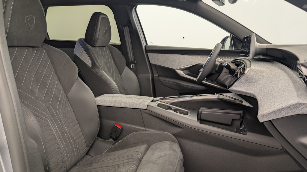 Peugeot 5008 HYBRID 145CH E-DCS6 GT