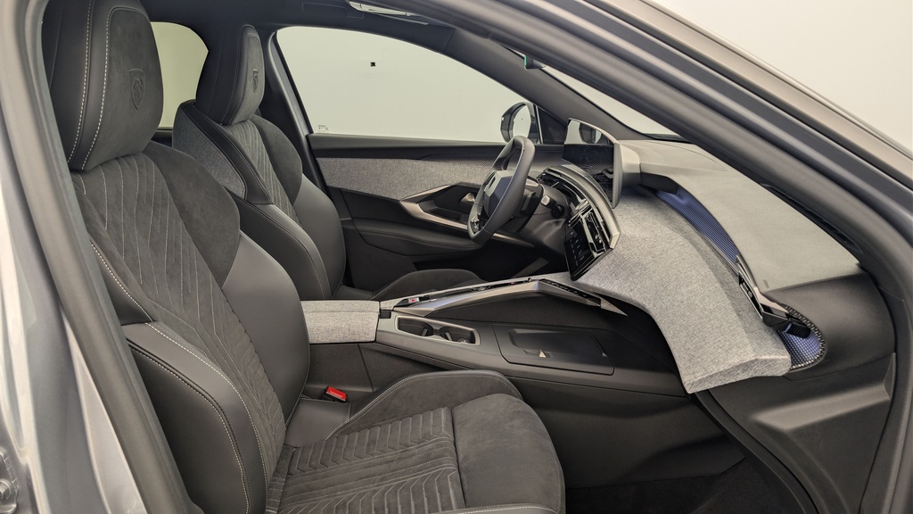 Peugeot 5008 HYBRID 145CH E-DCS6 GT